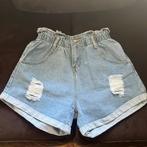 High waisted, rouched waisted shorts